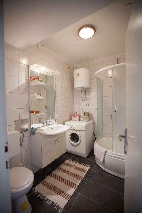 Riverview Apartment أوسييك المظهر الخارجي الصورة
