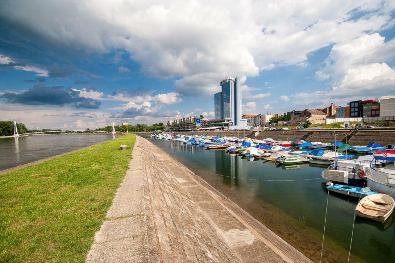 Riverview Apartment أوسييك المظهر الخارجي الصورة
